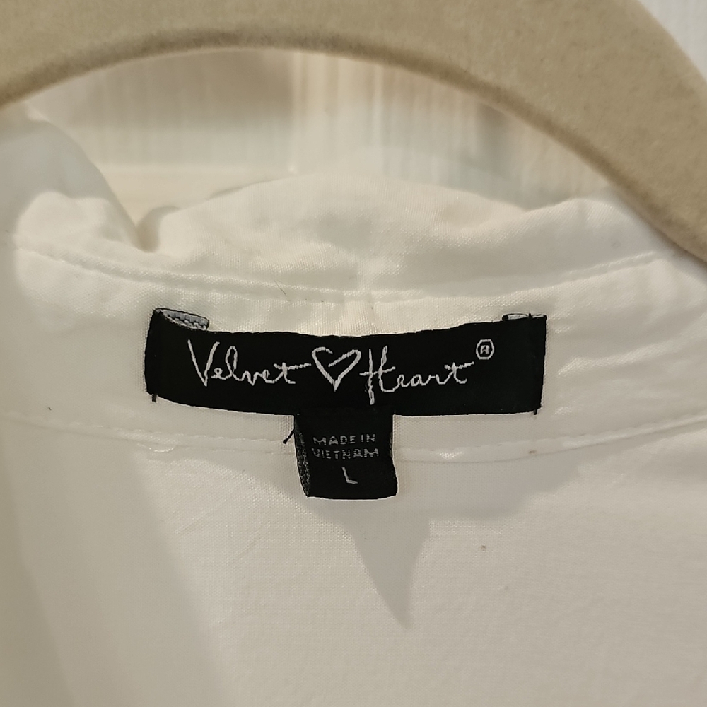 White Button-Up Blouse - Picture 2 of 10